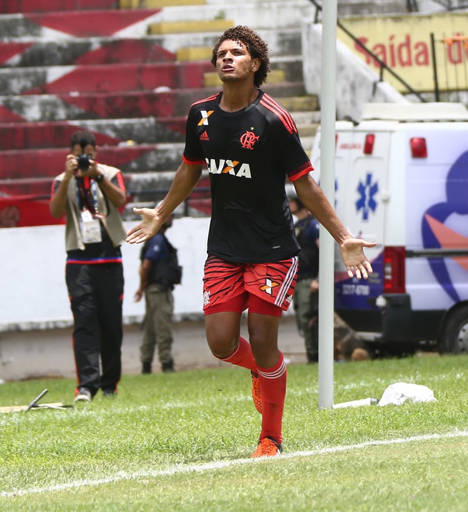 Arão diz que time deve ‘jogar como Flamengo’ diante do Galo
