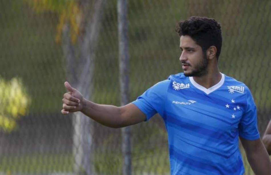 Próximo do 200º jogo, Léo quer entrar para o Top 3 de zagueiros-artilheiros do Cruzeiro