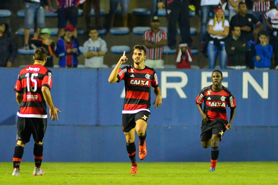 Na luta pelo tri, Flamengo encara o Corinthians na final da Copinha