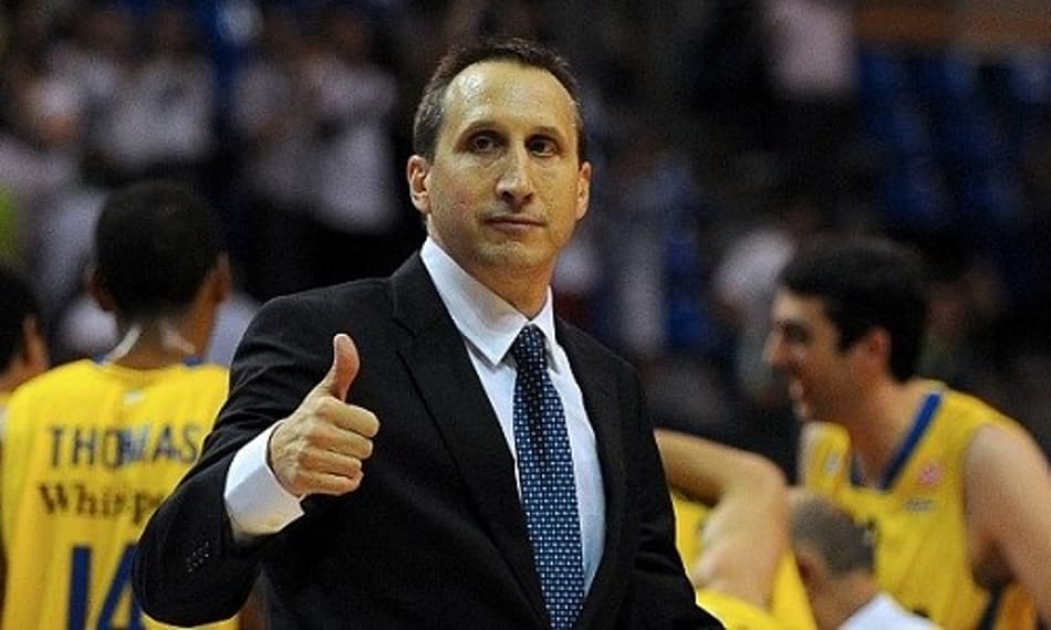 Cleveland Cavaliers encomenda anel de campeão da NBA para David Blatt