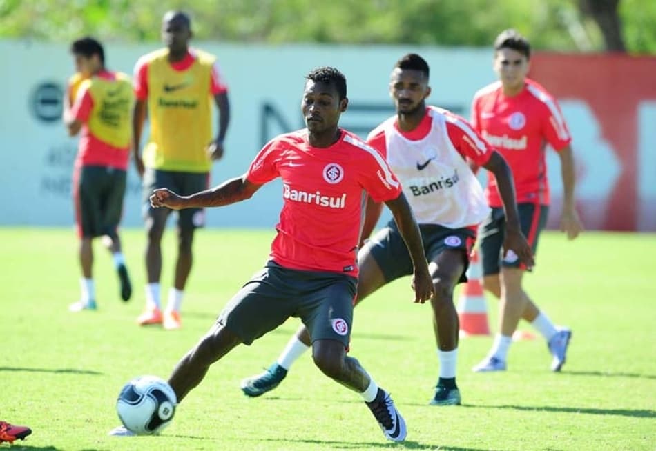 Primeiro treino do dia não indica time do Internacional para estreia