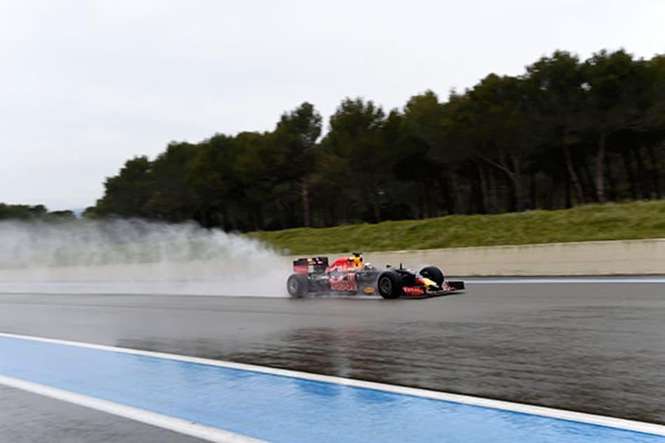 Depois de 285 voltas, Ricciardo lidera teste de pneus para chuva da Pirelli