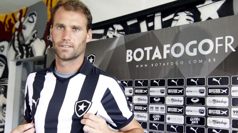 Problema resolvido: documento chega e Carli é inscrito na CBF