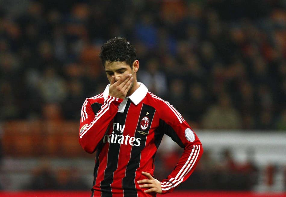 Números da Bola: De volta à Europa, Pato não tem bom retrospecto contra clubes ingleses