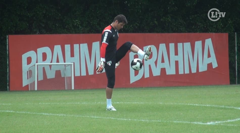 VÍDEO: Aprendeu com o Mito? Denis cobra faltas após treino do São Paulo