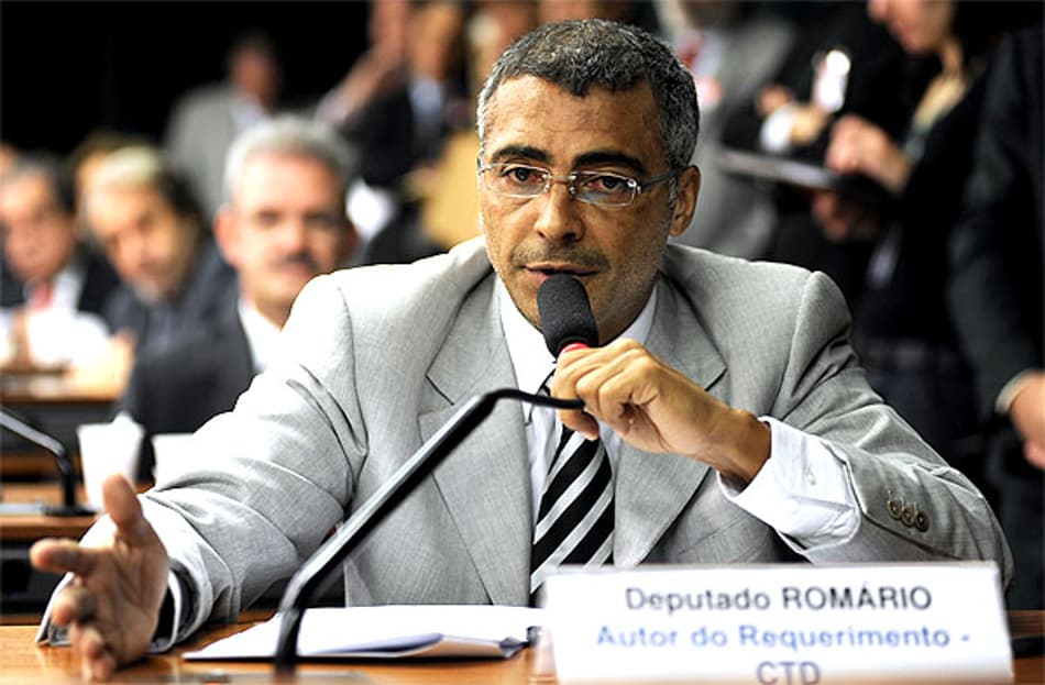 Romário oficializa candidatura à Prefeitura do Rio e surpreende equipe da CPI do Futebol