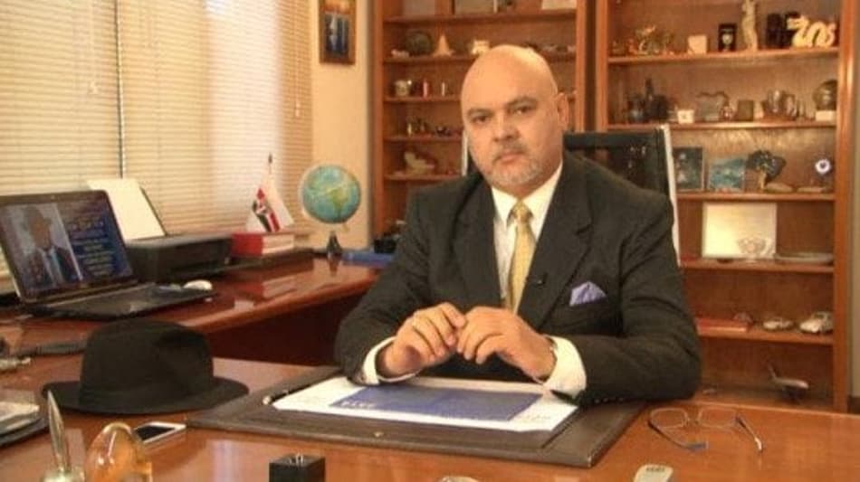 Oposição pede ao MP investigação de gestão Aidar no São Paulo