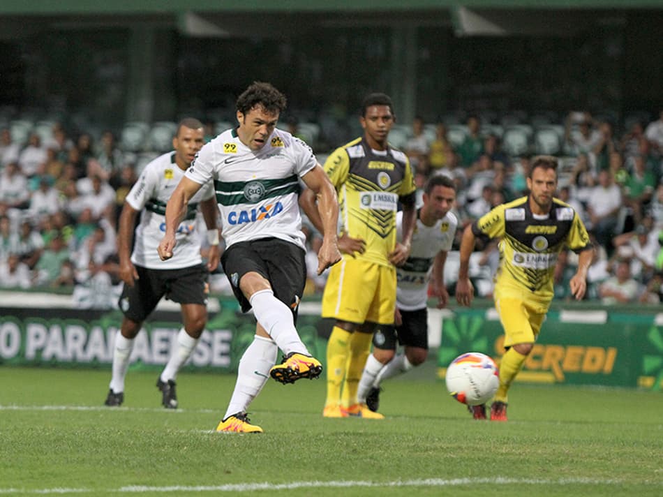 Kleber Gladiador durante a partida de estreia do Coxa no Campeonato Paranaense (Fotos: Divulgação / Site Oficial Coritiba)