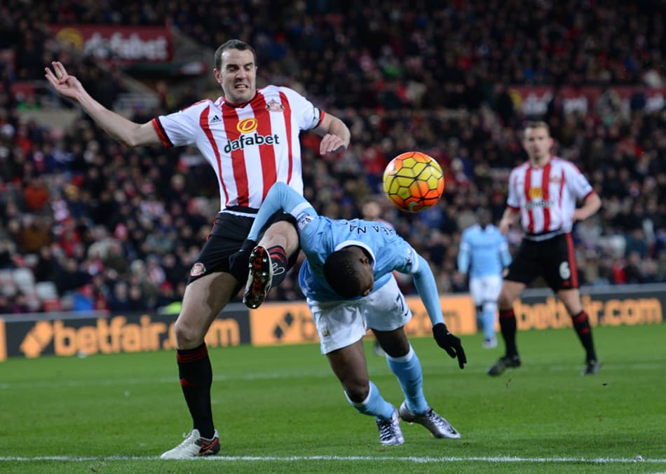 Manchester City vence o Sunderland e se mantém na briga pelo título Inglês