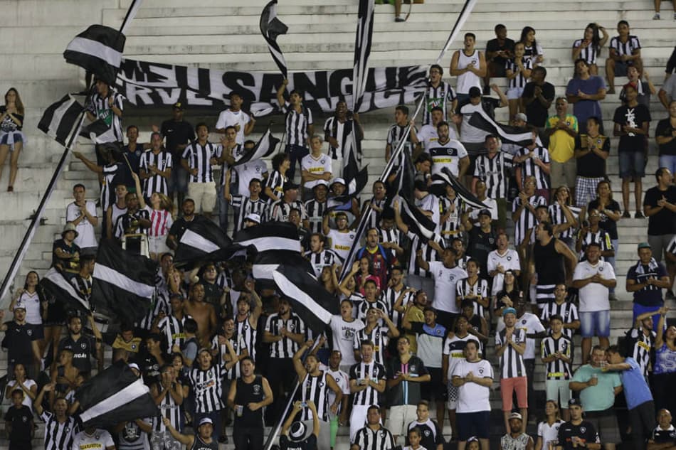 Público do Campeonato Carioca cai pela metade