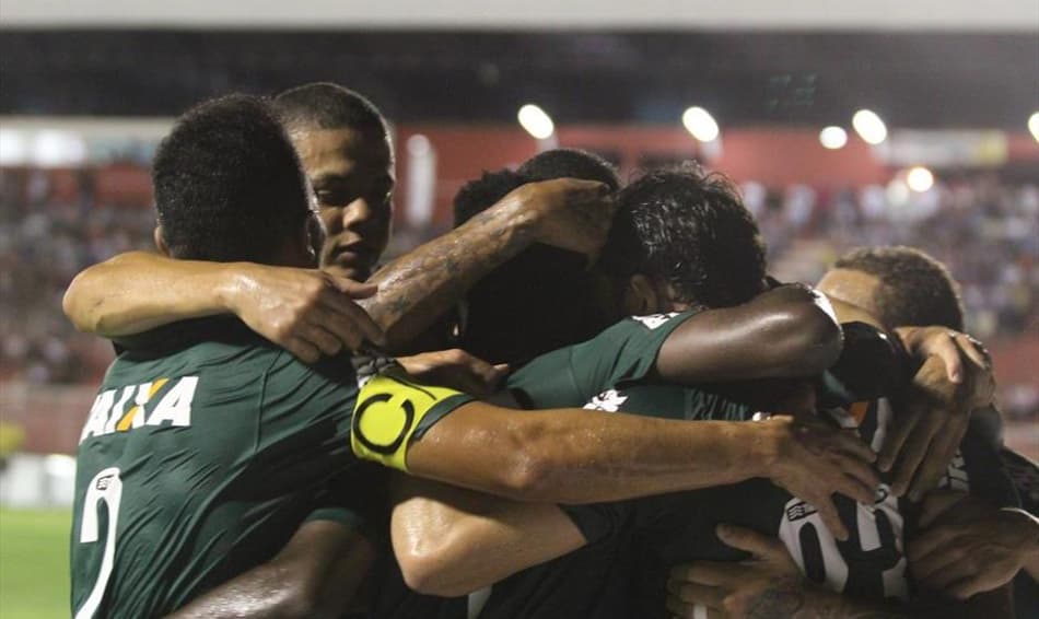 Com hat-trick de Kleber Gladiador, Coritiba ganha do Foz fora de casa