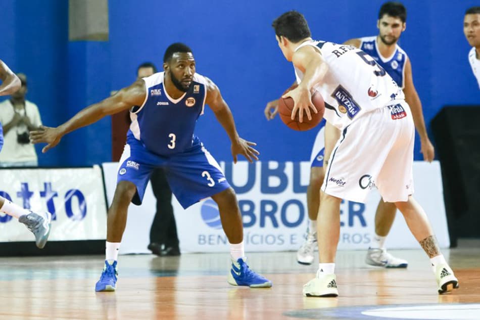 Ricardo Fischer bate recorde e Bauru vence o Pinheiros pelo NBB