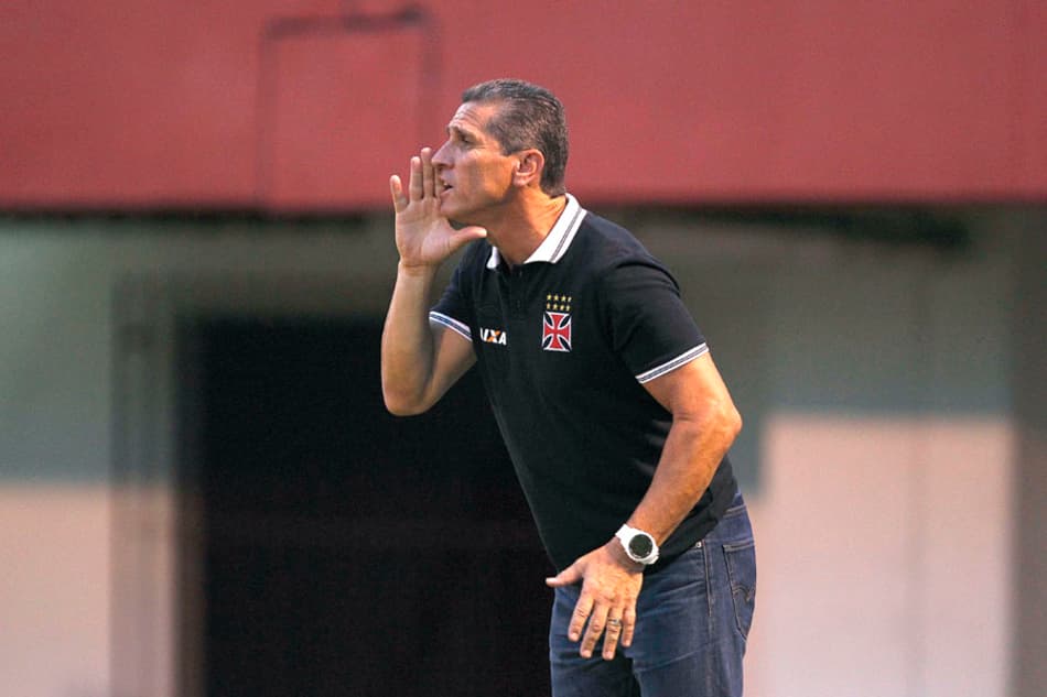 Jorginho comemora nova vitória, mas quer melhora do Vasco no Carioca