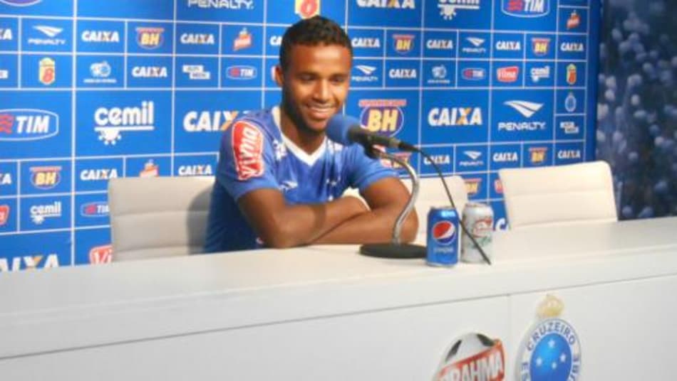 Após boa atuação, Élber diz que meta é buscar mais chances no Cruzeiro