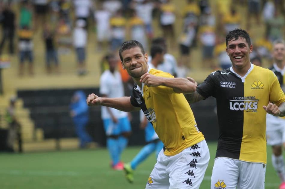 Diego Giaretta comemora gol marcado pelo Criciúma (Foto: Fernando Ribeiro/ Site Oficial do Criciúma)