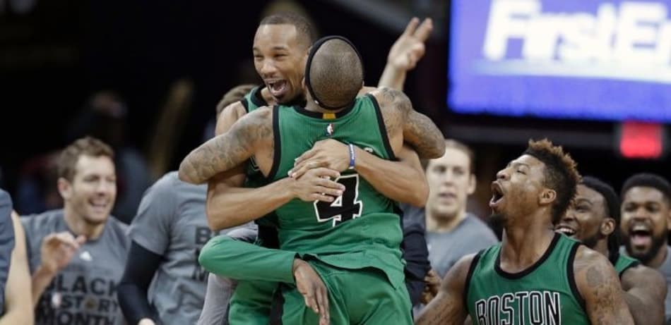 Celtics bate Cavs com cesta no último segundo