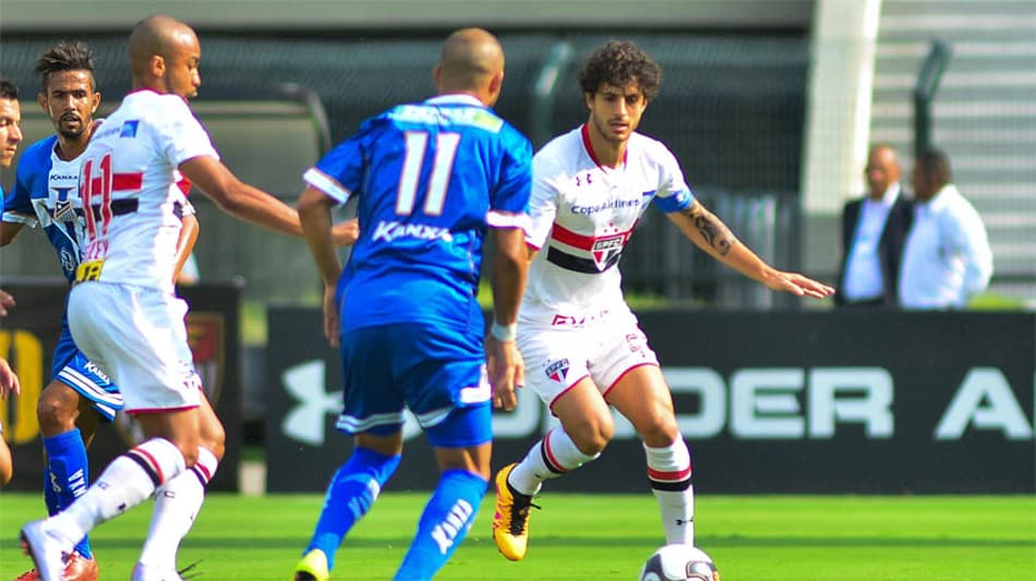 FOTOS: Confira imagens da goleada do São Paulo no Água Santa