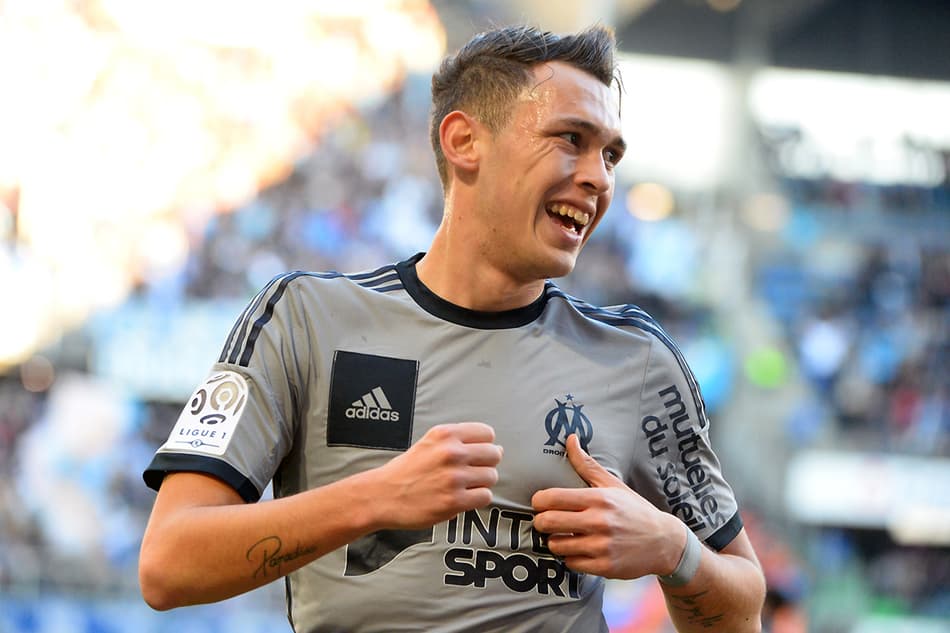 Lucas Ocampos pode trocar Genoa pelo Milan