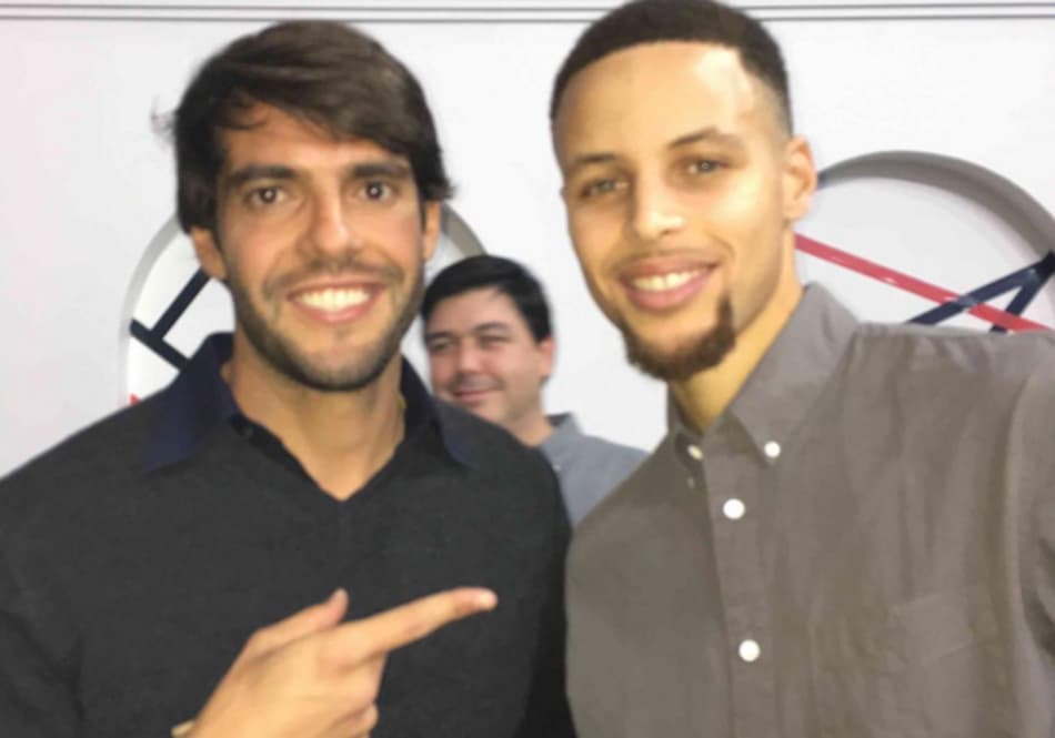 Stephen Curry encontra Kaká e rasga elogios para o meia