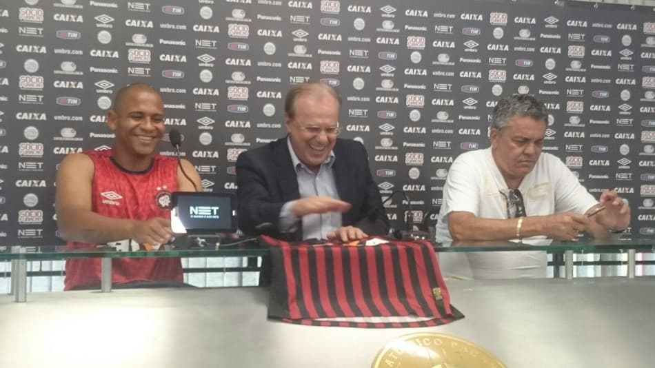 Atacante assina contrato de dois anos com o Atlético-PR