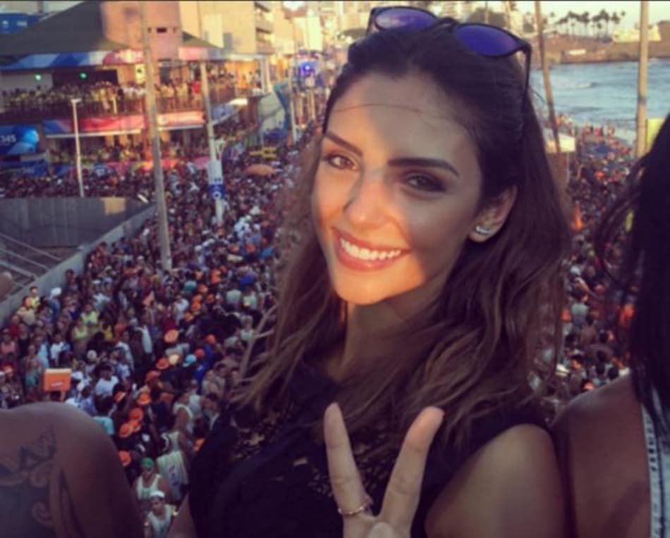 Ex-mulher de Kaká, Carol Celico aproveita Carnaval em Salvador