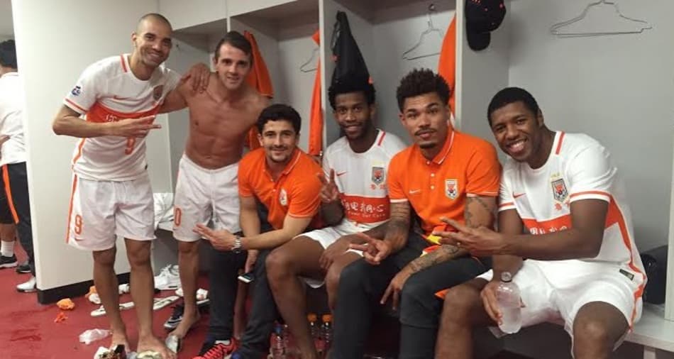 Ao lado de Tadelli, Montillo, Gil e Jucilei comemoram classificação (Foto: Divulgação)