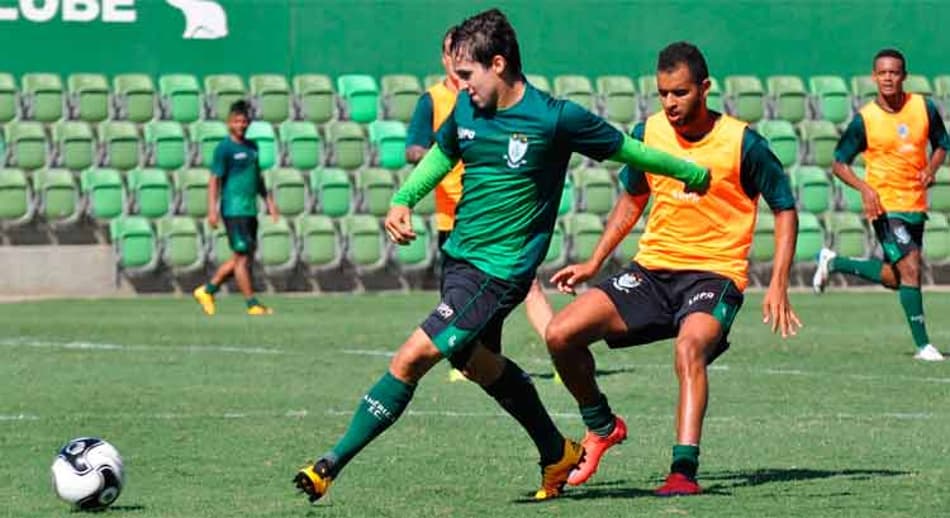 Pelo Campeonato Mineiro, América-MG enfrenta o líder, Vila Nova