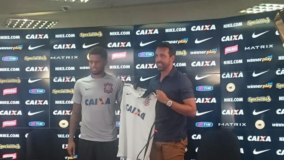 TEMPO REAL: Apresentação de André no Corinthians