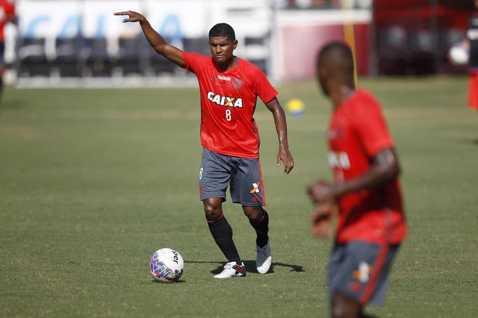 Márcio Araújo se esquiva de disputa por posição com Cuéllar: ‘Não muda’