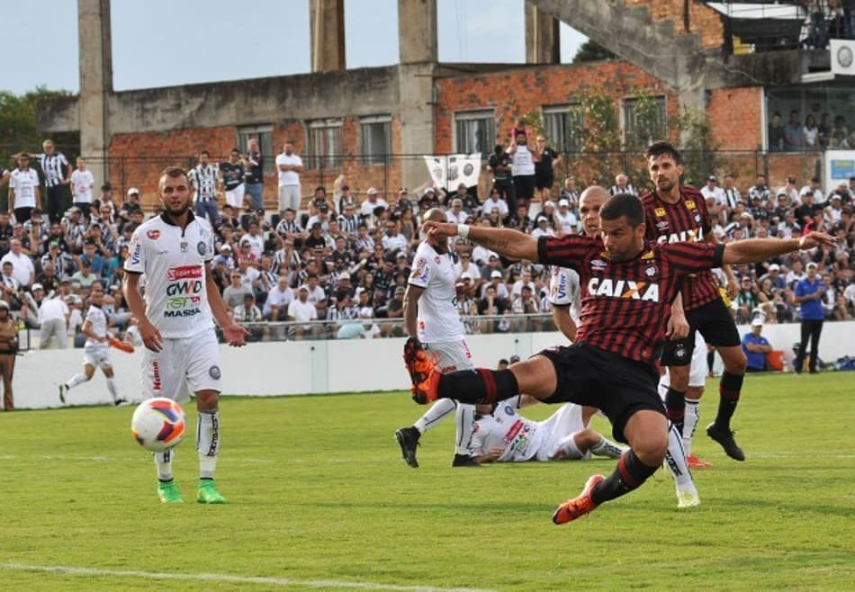 André Lima deve estrear como titular do Atlético-PR