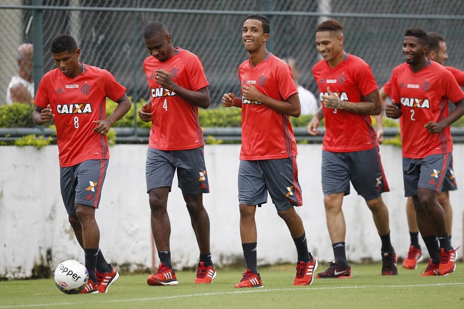 Sem Sheik, Flamengo fecha uma hora de treino antes de clássico com Vasco
