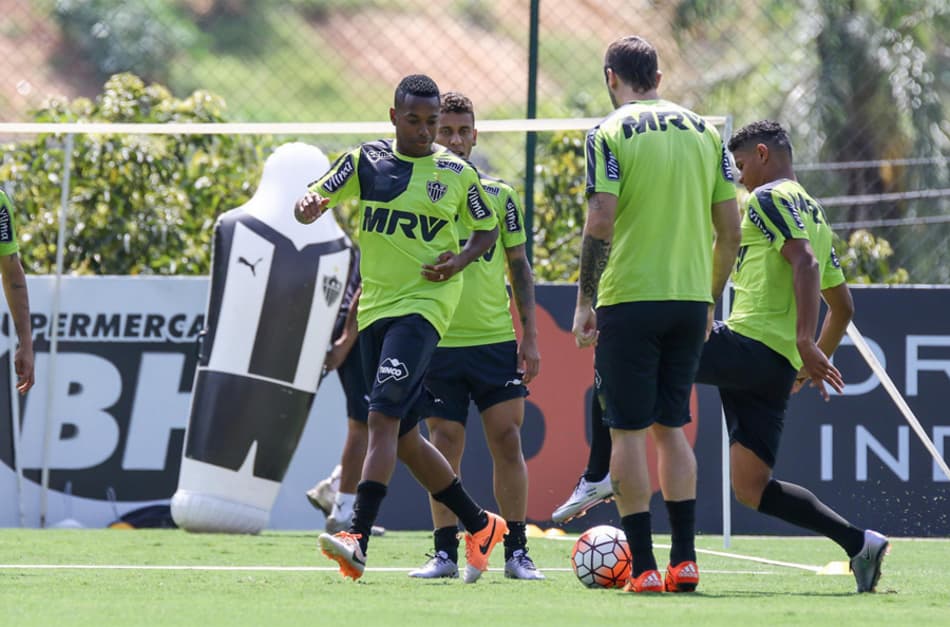Galo terá reservas contra o Boa e Robinho estreia só na Libertadores