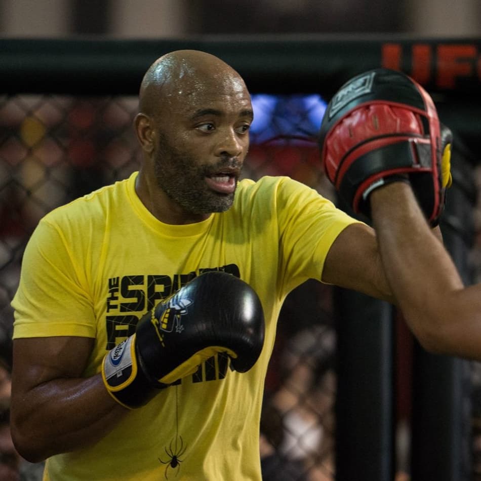Anderson Silva agradece fãs por apoio e publica vídeo especial
