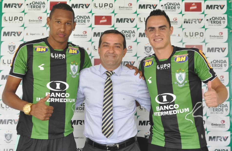 Zagueiro Artur e atacante Victor Rangel são apresentados no América-MG