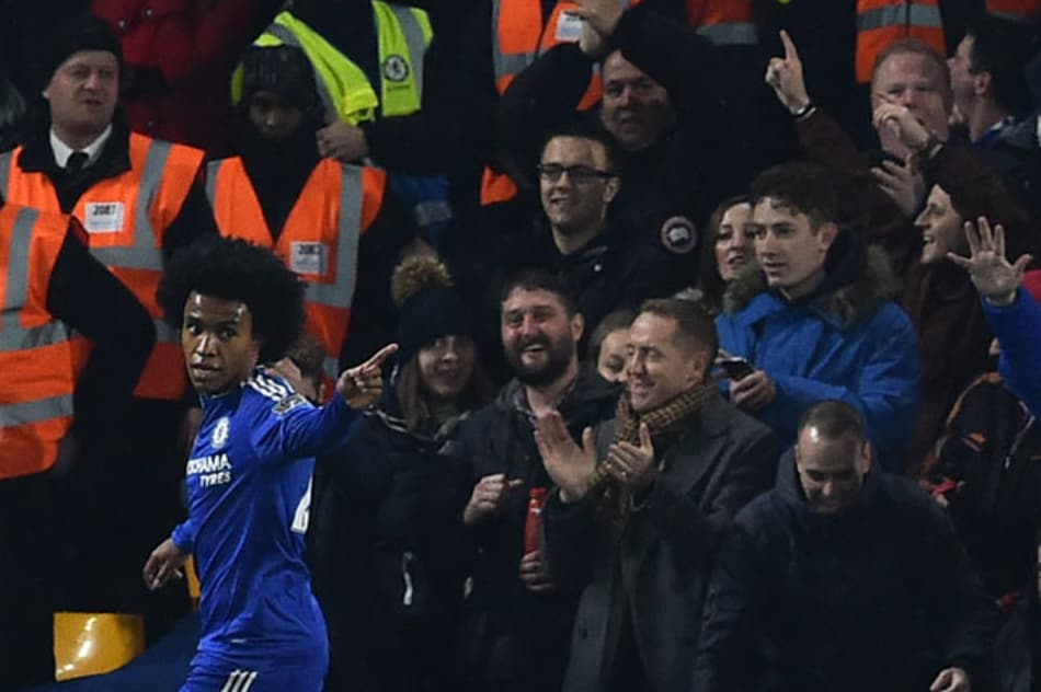 José Mourinho pede ao United a contratação de Willian, do Chelsea
