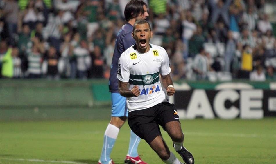 Semana de altos e baixos marca o volante Amaral no Coritiba