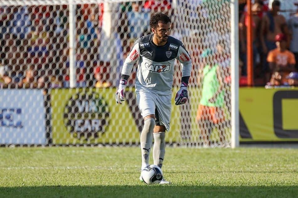 Há um ano sem jogar, Giovanni é destaque no empate atleticano