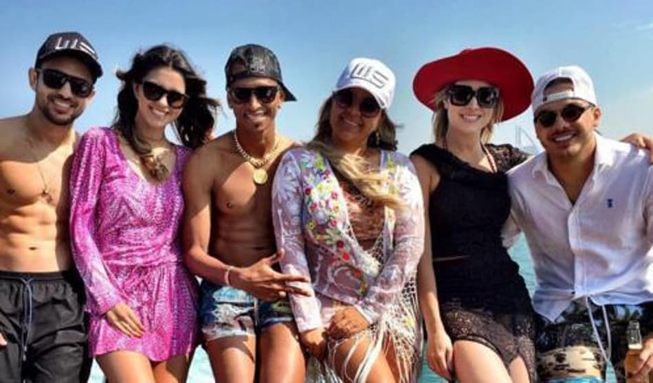 Fora de Campo! Craques brasileiros recebem Wesley Safadão em Dubai