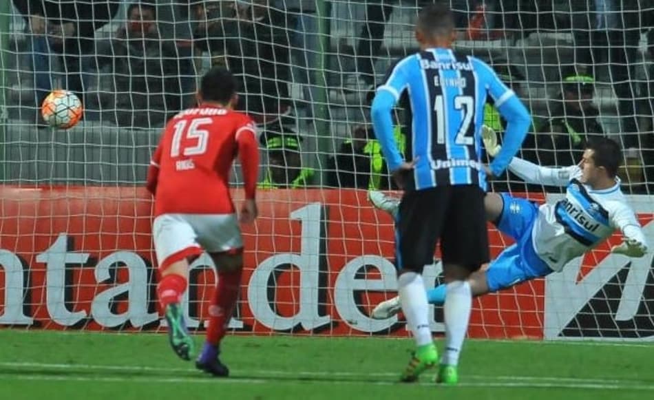 Edinho desabafa após estreia com revés do Grêmio: ‘Estamos p…’