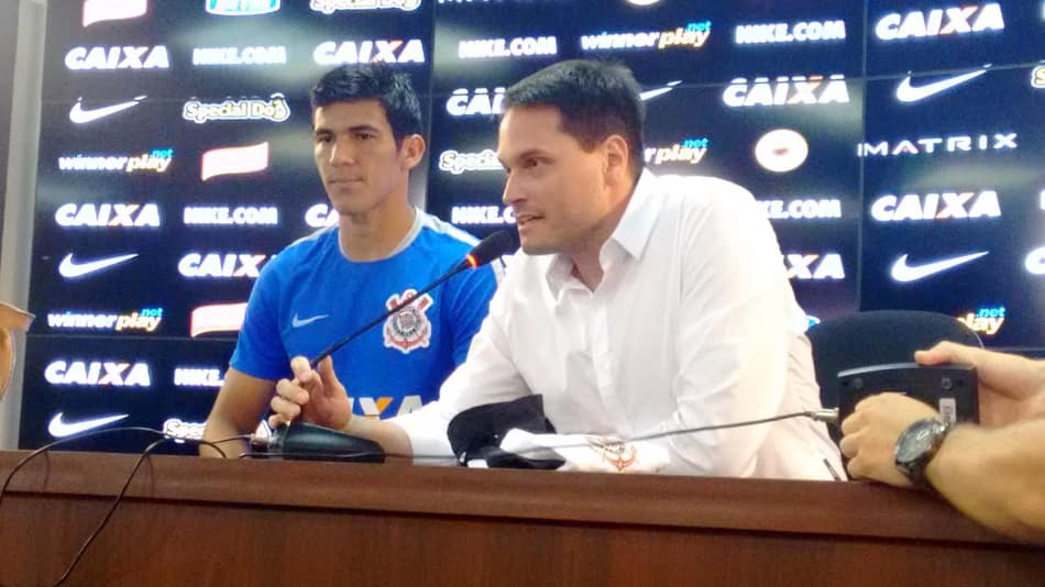 AGORA! Corinthians apresenta o zagueiro Balbuena após atividade