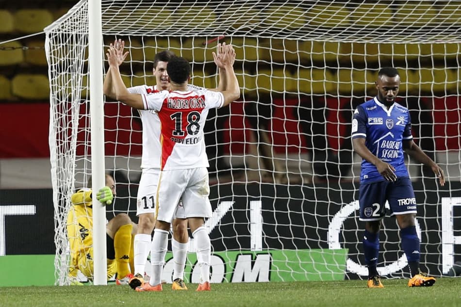 Monaco vence outra em casa, mas ainda está longe do líder PSG