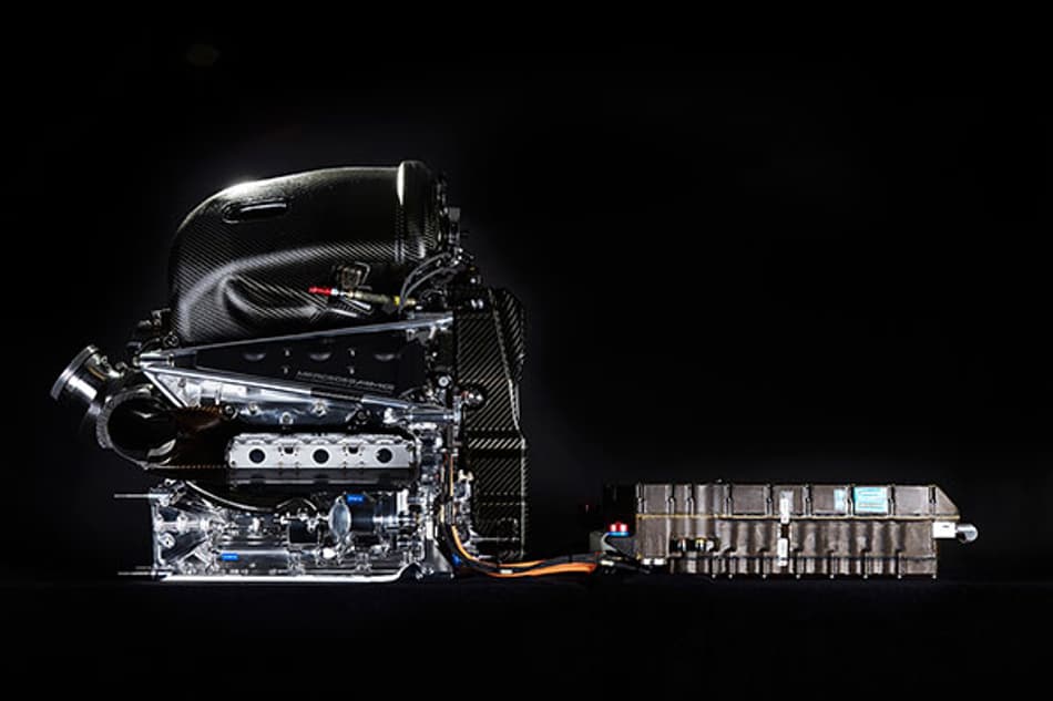 Mercedes promete tratamento igualitário para seus clientes