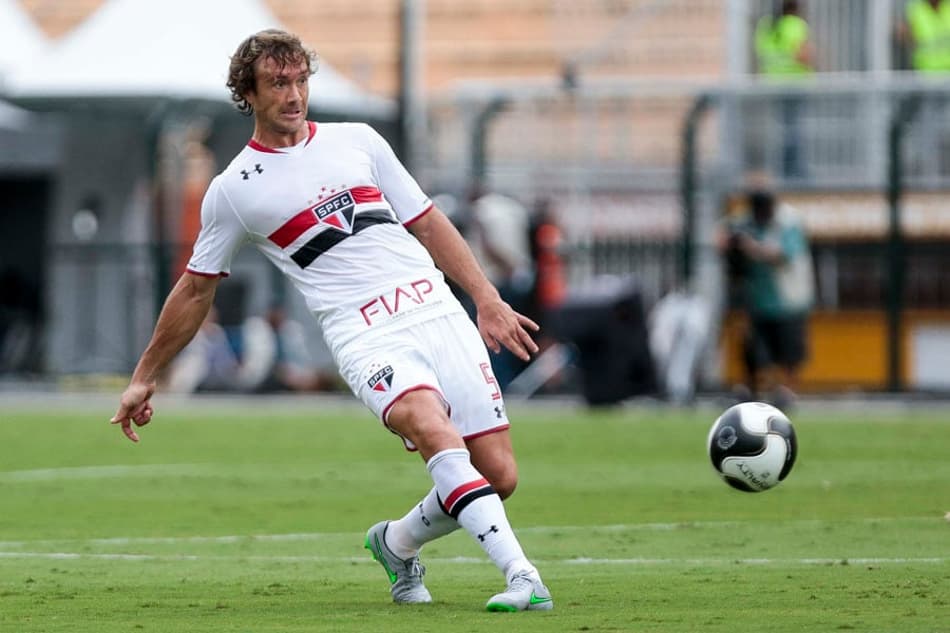 Lugano aprova estreia, mas diz que ainda pode melhorar