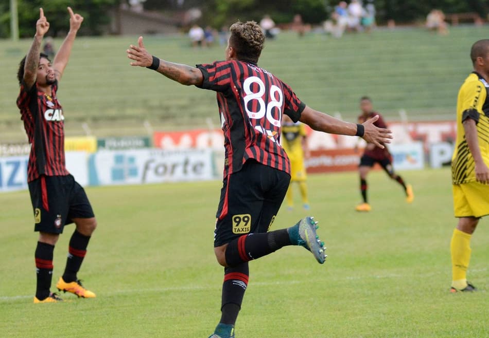 Após nove meses, Crysan volta a marcar pelo Atlético-PR