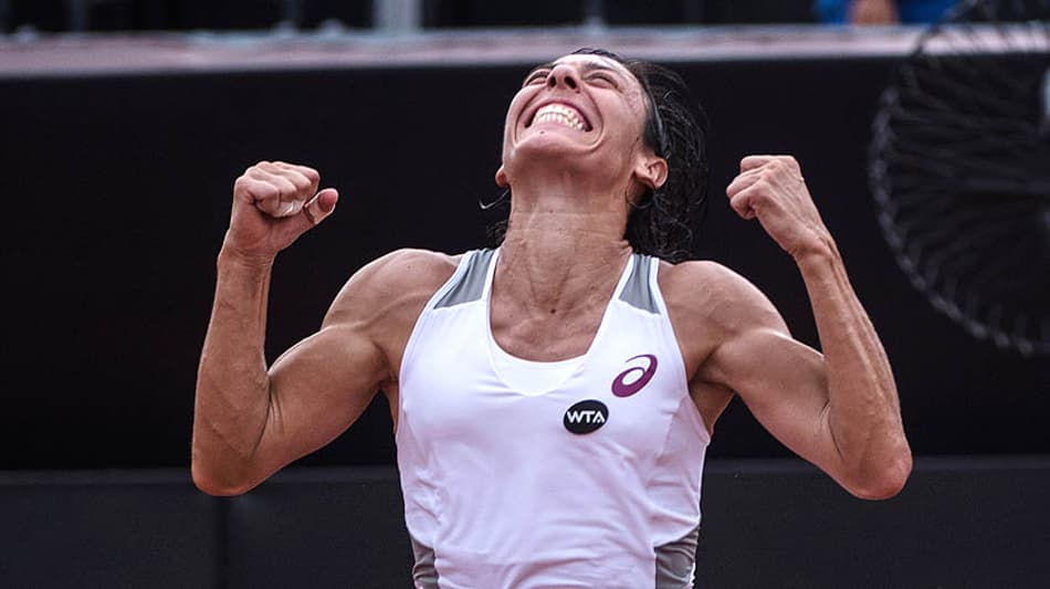 Schiavone bate favorita Cornet em Katowice e está nas quartas