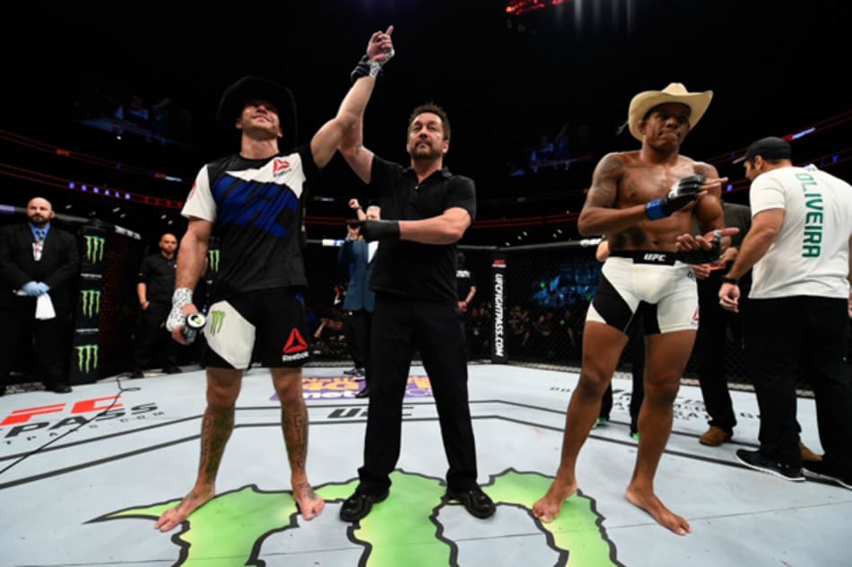 Em noite péssima para o Brasil, Cerrone finaliza Alex Oliveira no UFC