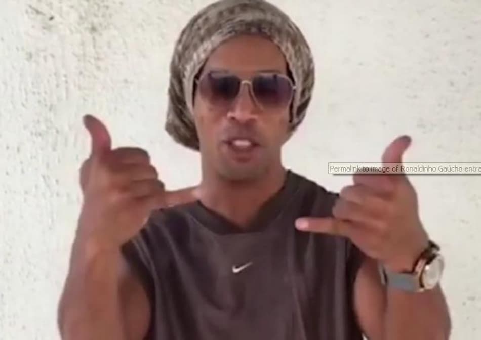 Ronaldinho Gaúcho entra na onda do 'Tá tranquilo, tá favorável'. Assista!