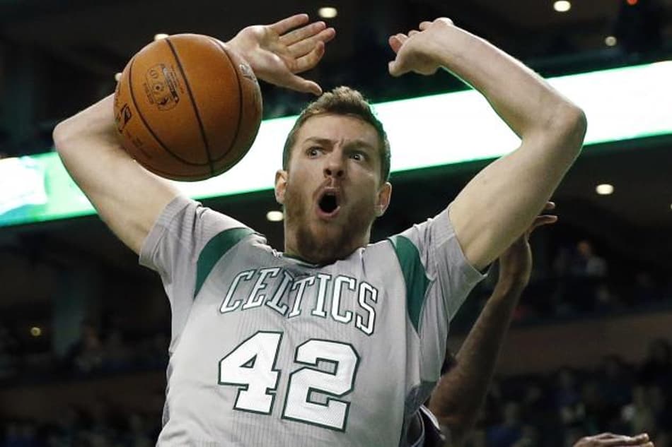 Com cinco meses de atraso, David Lee recebe anel de campeão da NBA