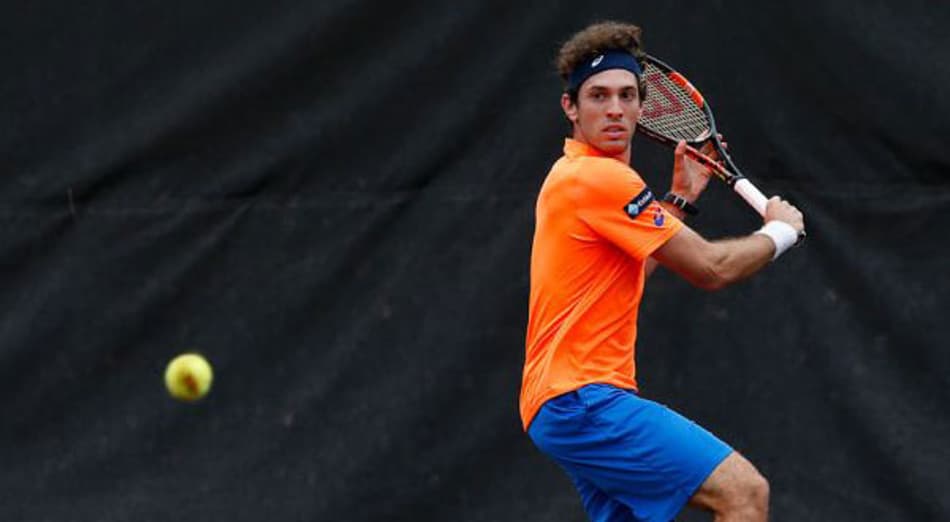 Clezar luta, mas cai na estreia em Lexington
