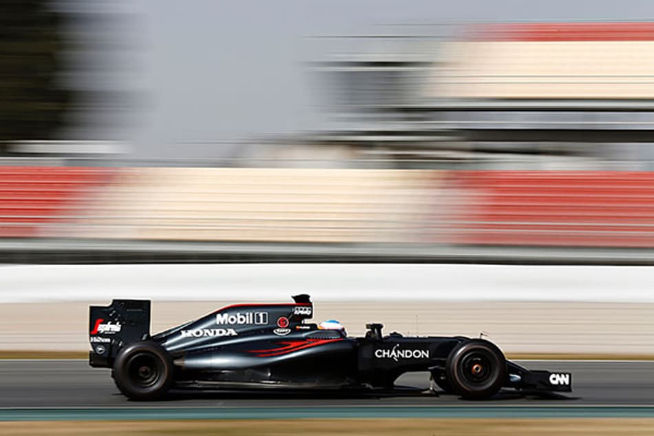 Após testes em Barcelona, Alonso afirma: ‘A Mercedes está mais forte do que nunca’